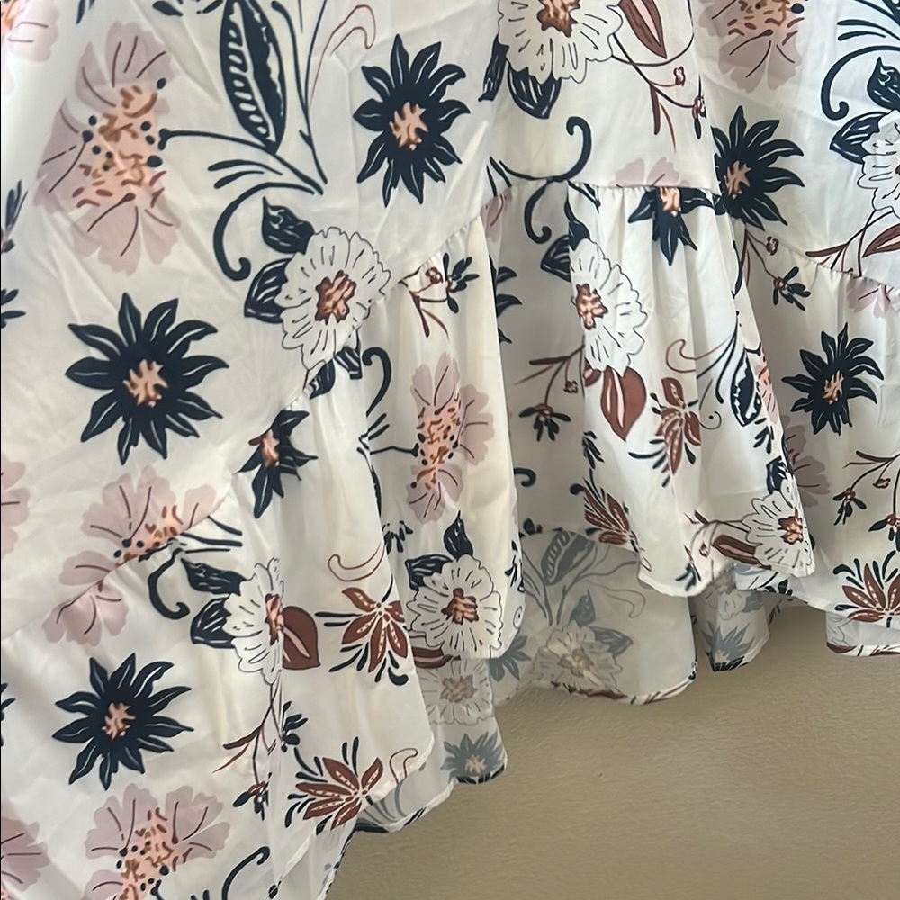 Floral White hi-low Dress size xl EUC - Picture 4 of 6